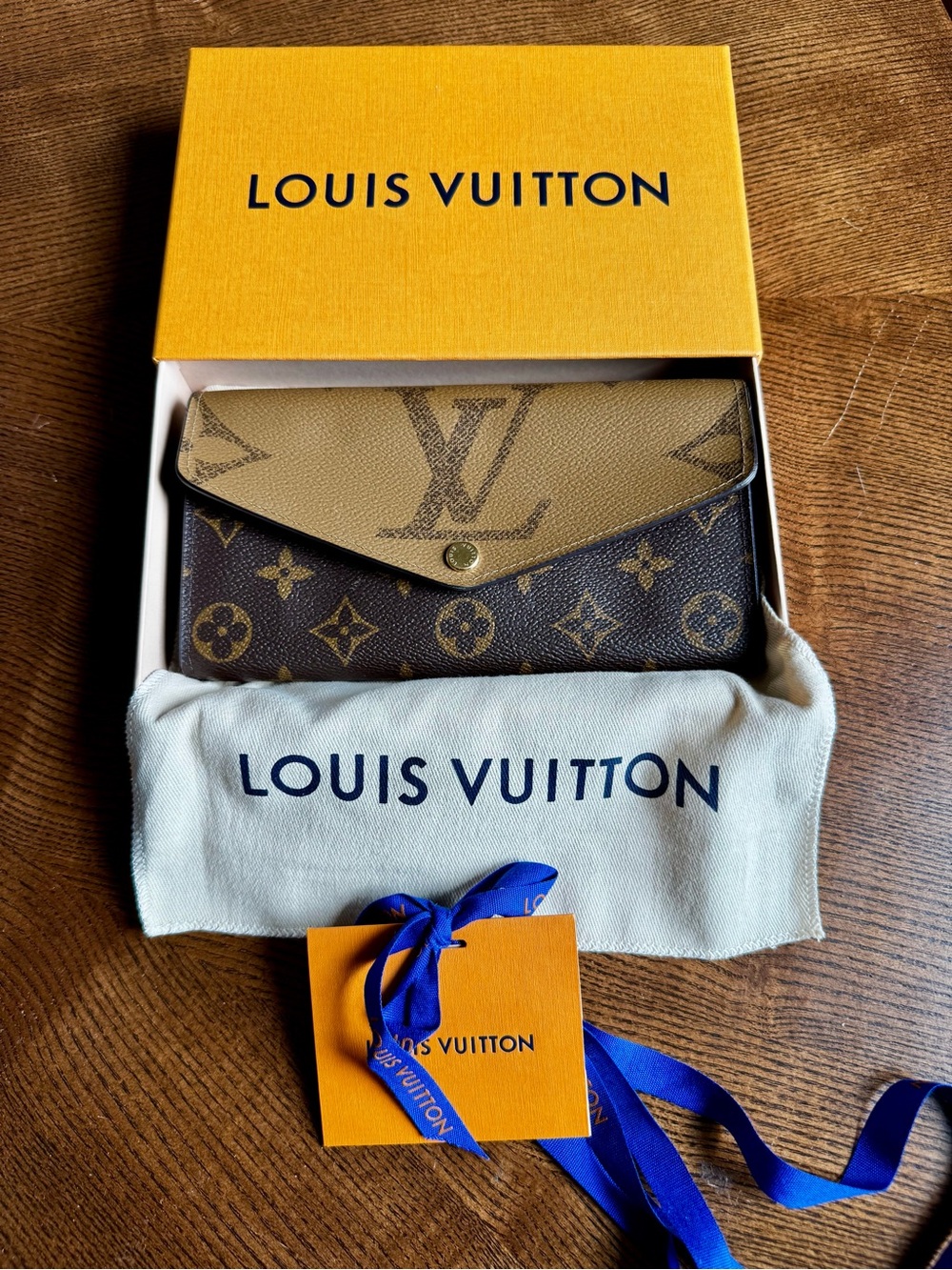 Louis Vuitton Portefeuille Sarah
Monogram Giant Reverse Long
Wallet